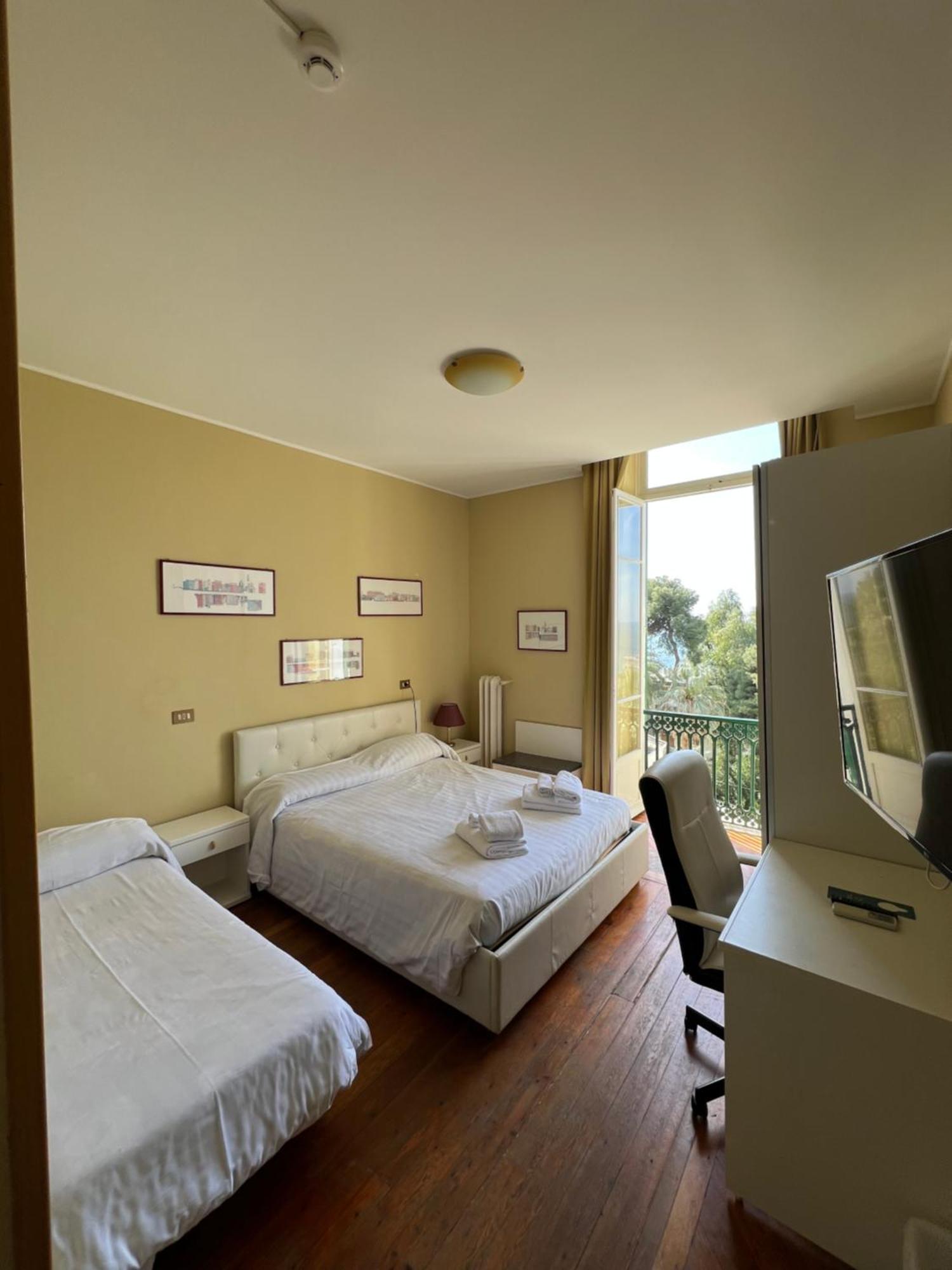 Hotel Petit Royal Ospedaletti Exterior photo