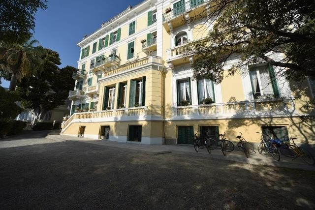 Hotel Petit Royal Ospedaletti Exterior photo
