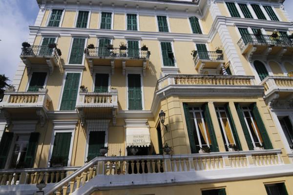 Hotel Petit Royal Ospedaletti Exterior photo
